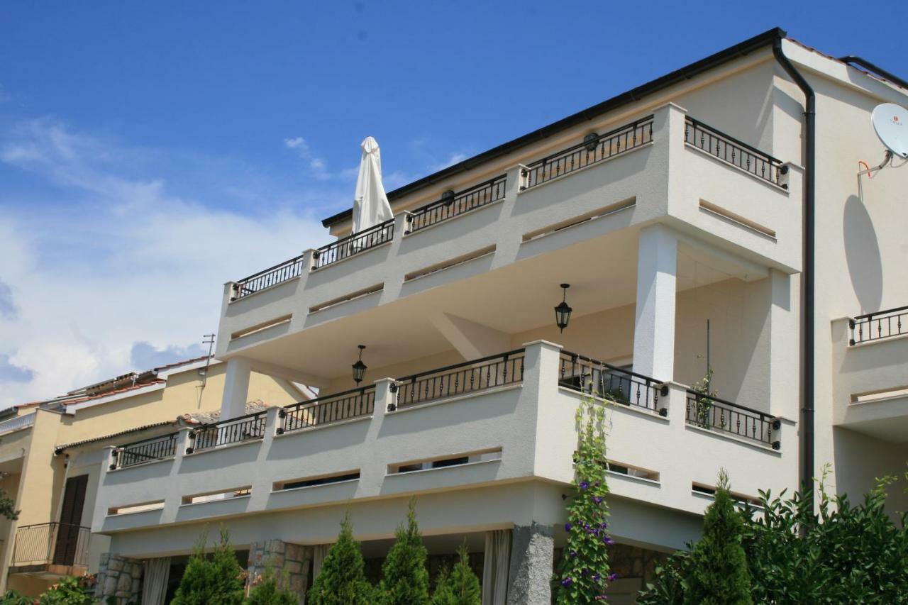 Apartment Aria Banjol Екстер'єр фото